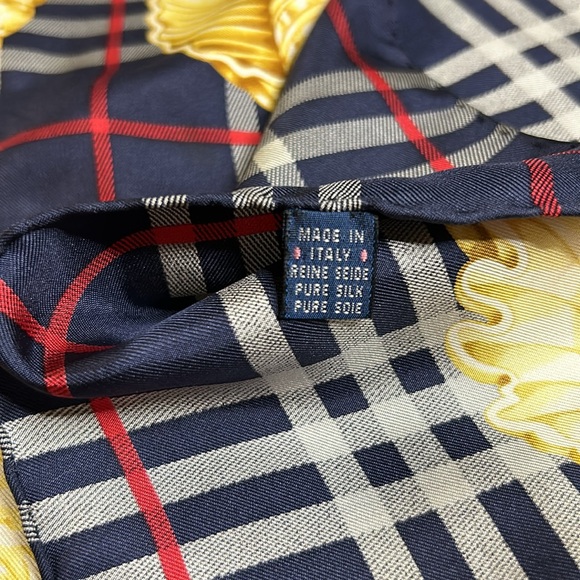 Burberrys Silk Sea Shell Scarf - Picture 5 of 7